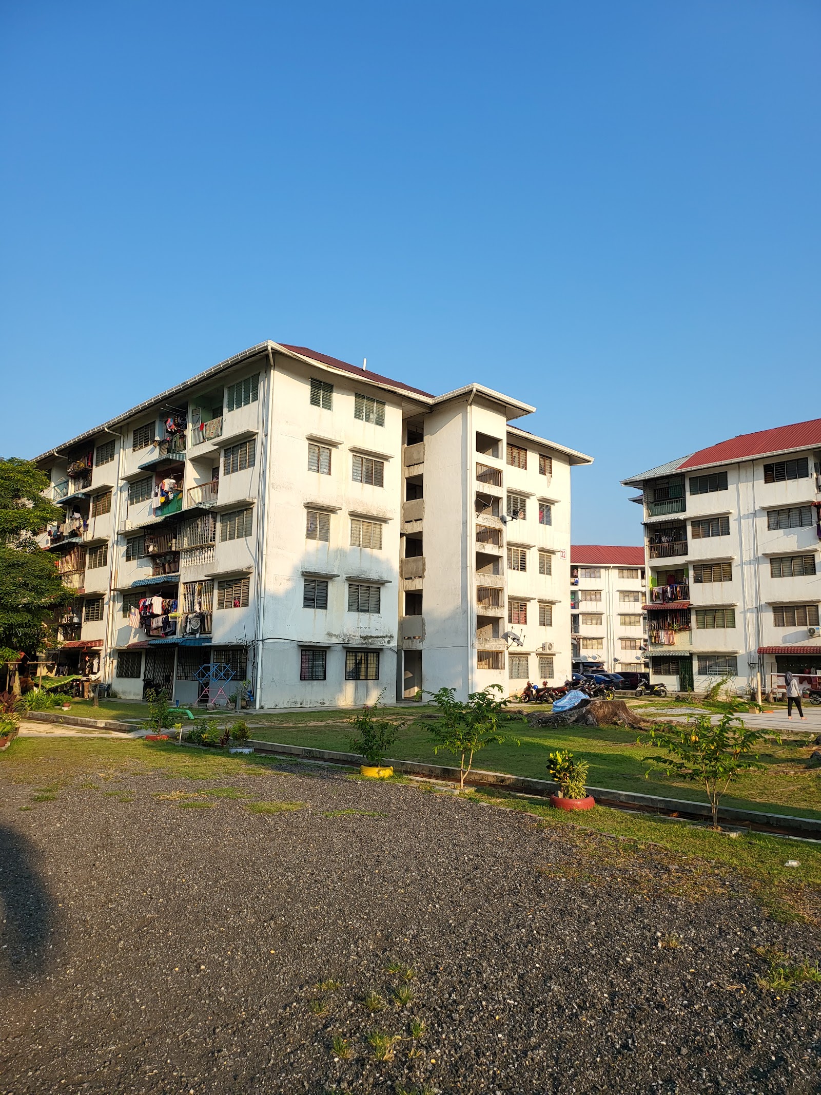 Flat Taman Bunga Negara gallery image 2
