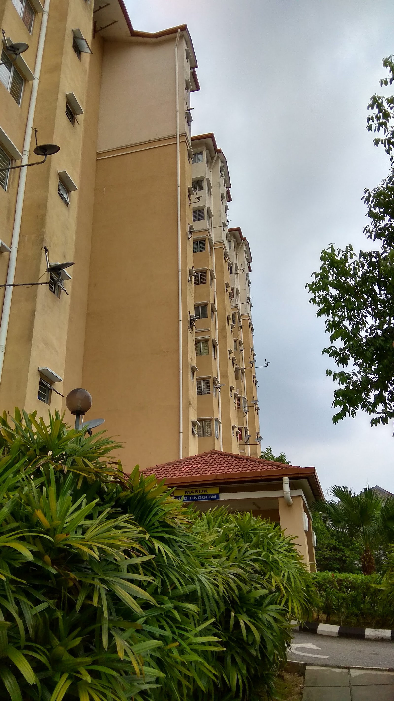 Merak Apartment Bandar Kinrara gallery image 3
