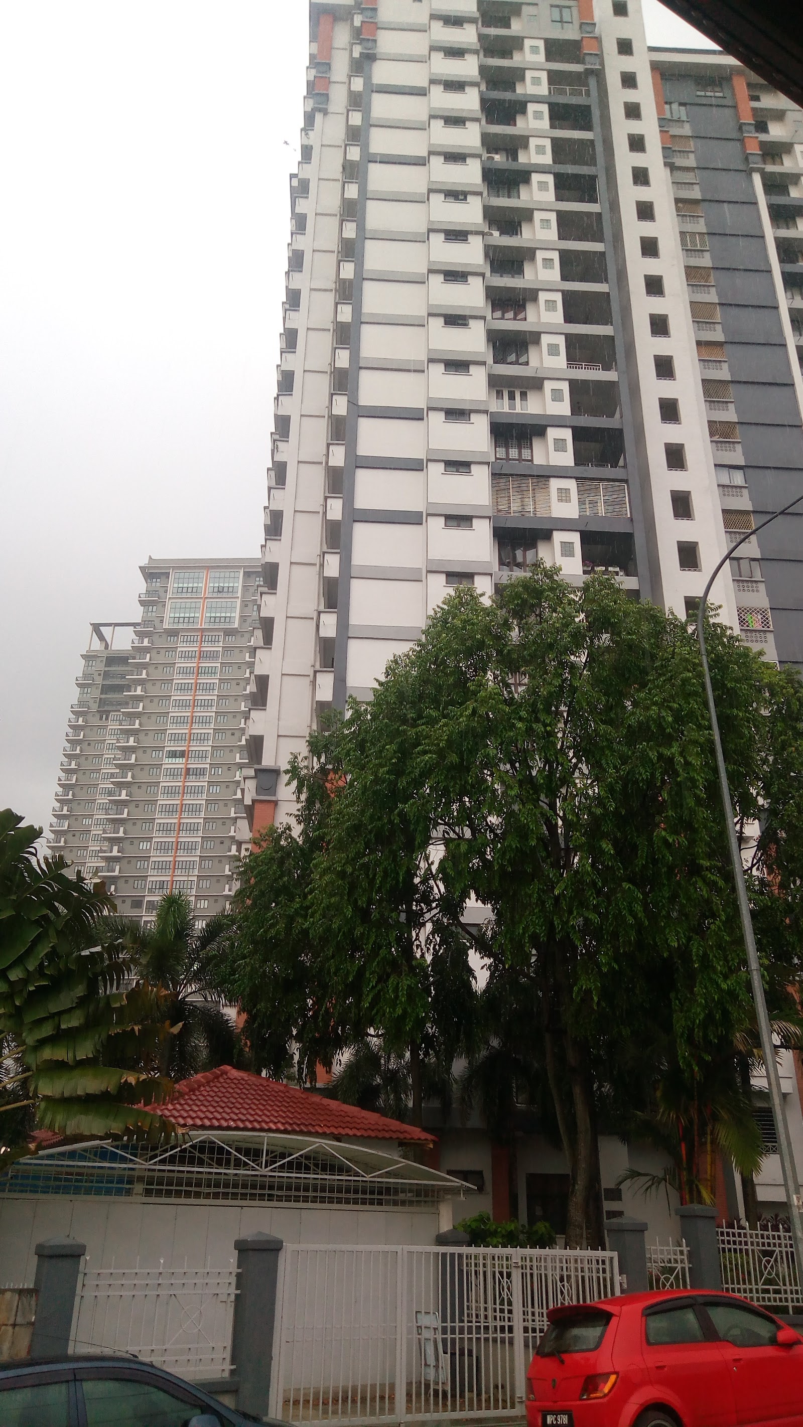 Gurney Heights Condominium Block A & B gallery image 3