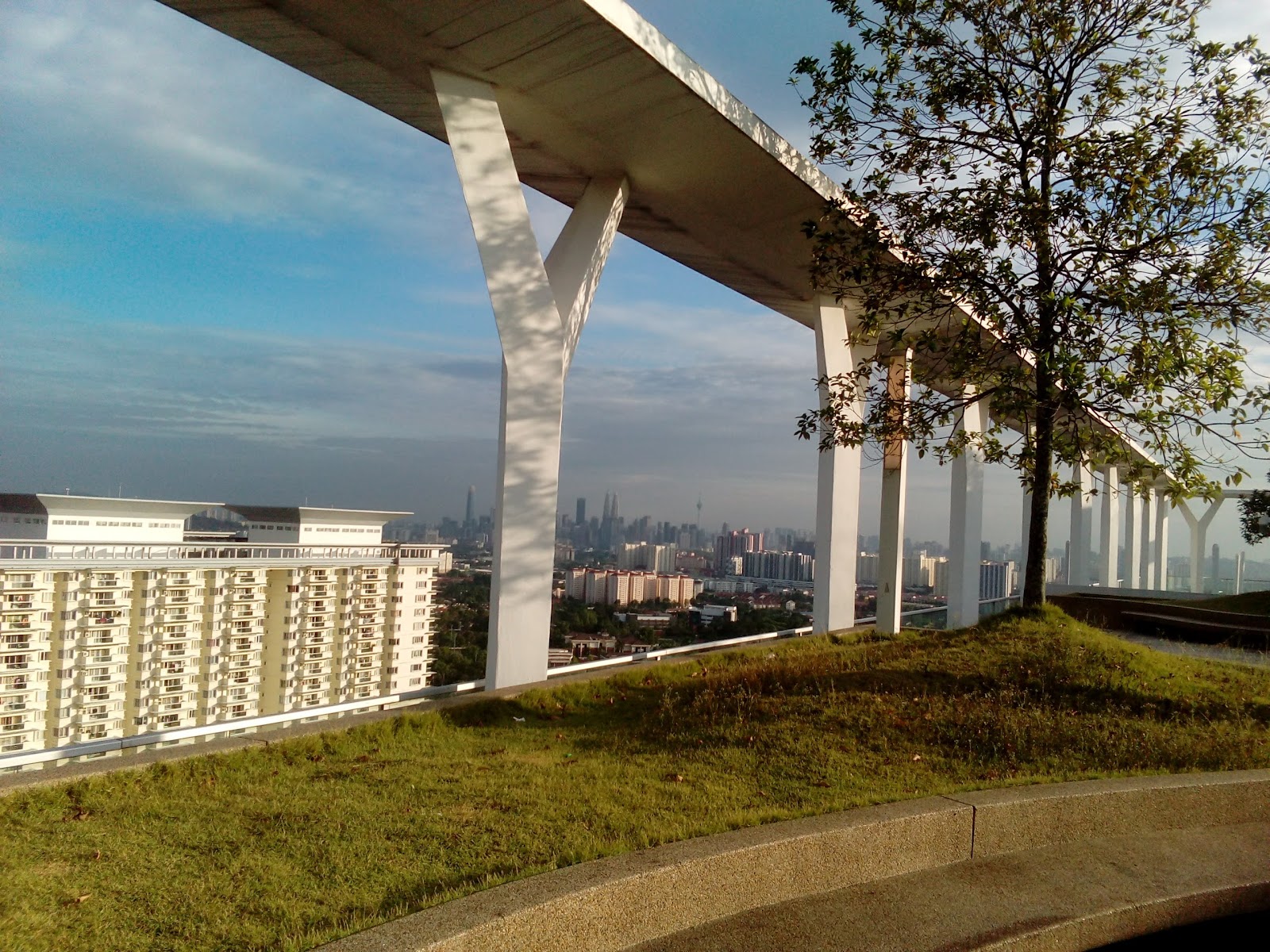 PV2 Platinum Hill Condominium gallery image 2