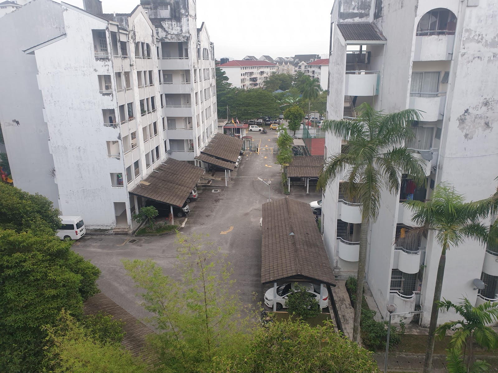 Fawina Court Condominium gallery image 2