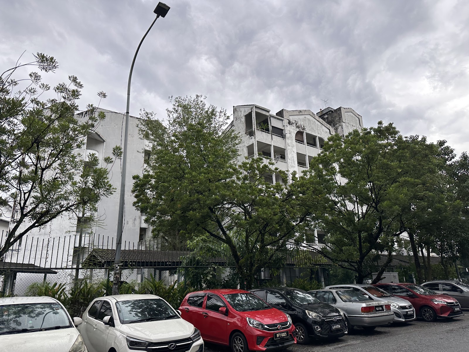 Fawina Court Condominium gallery image 4