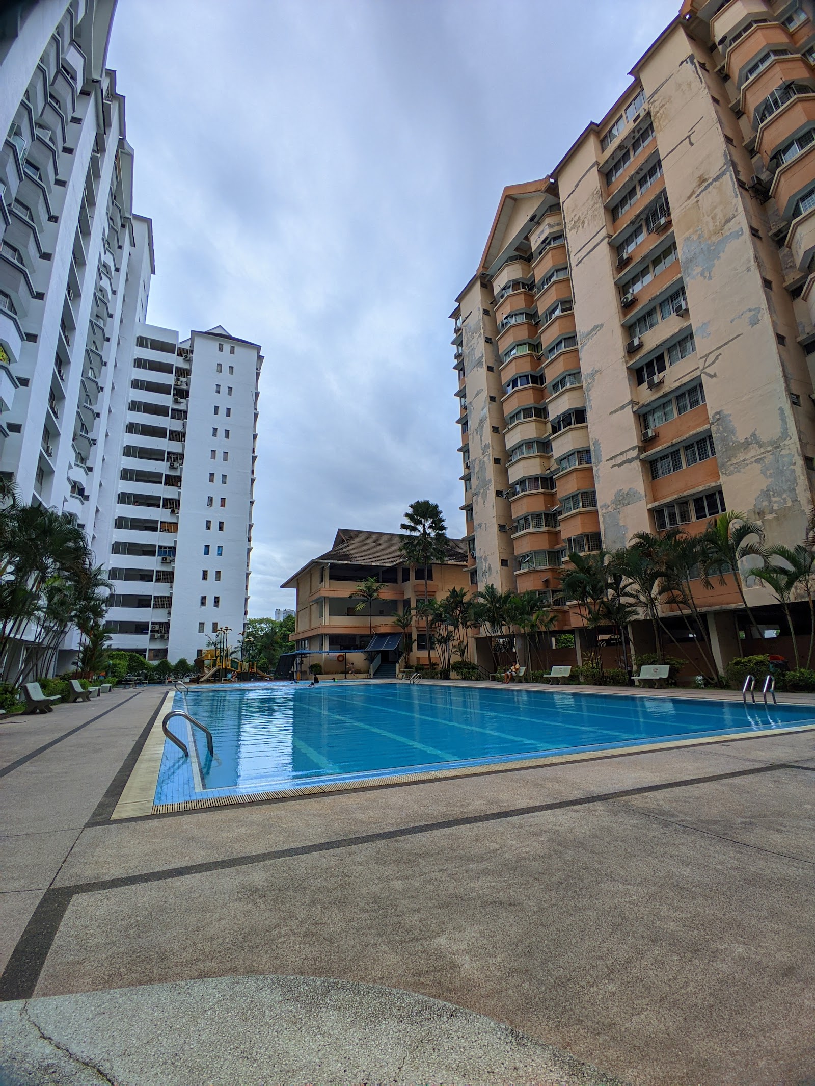 De Tropicana Condominium gallery image 2