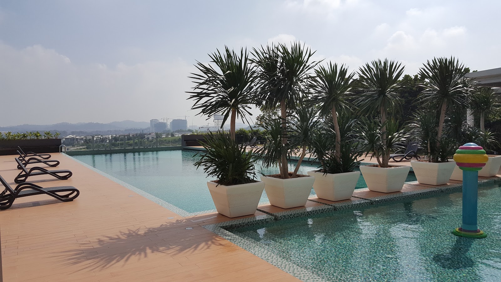 La Thea Residences Condominium gallery image 2
