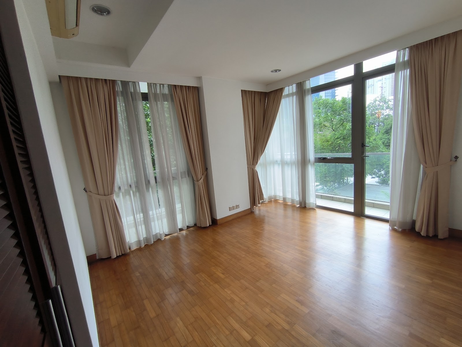 Stonor Park Condominium gallery image 2