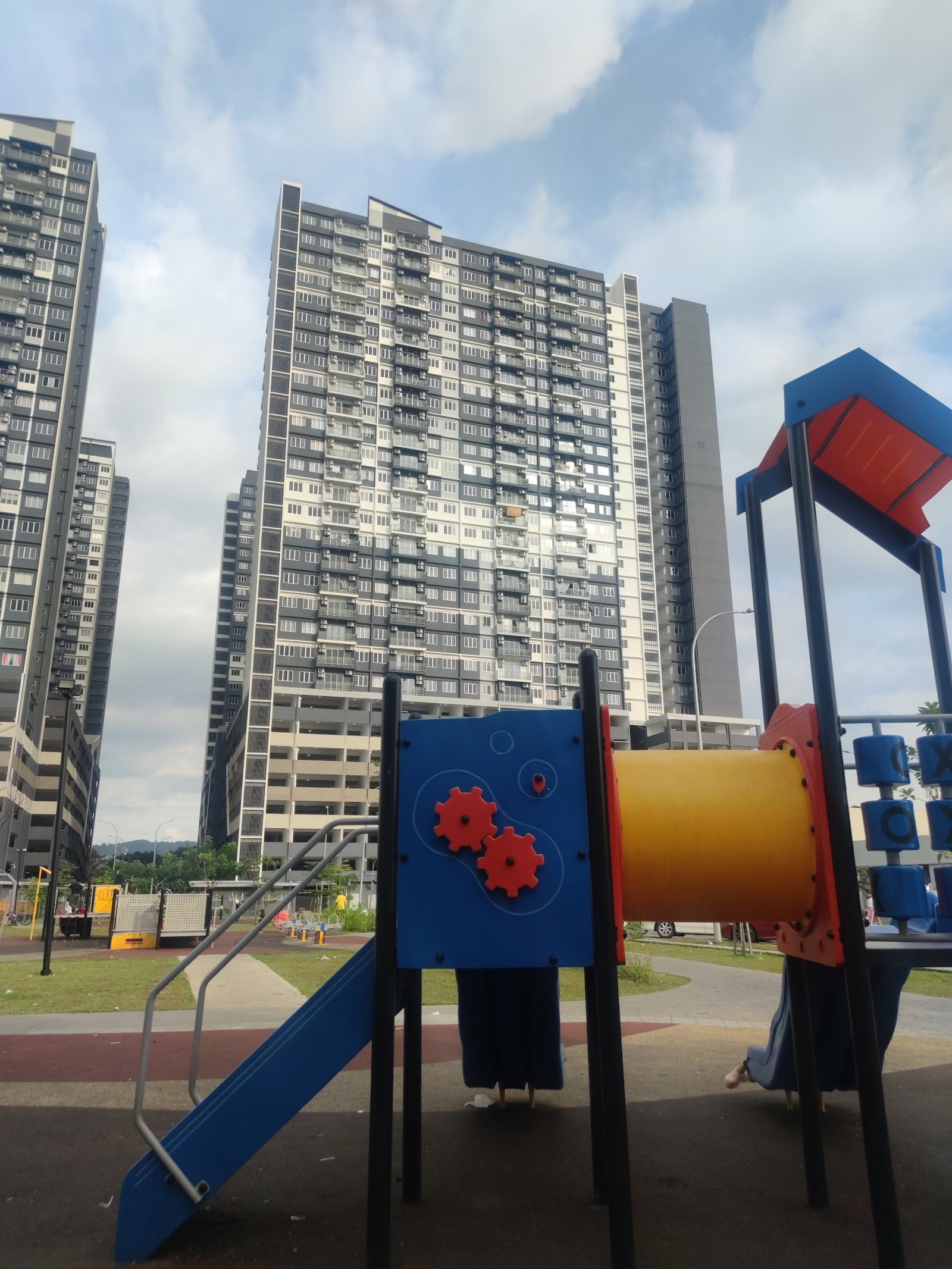 Seri Topaz Condominium gallery image 2