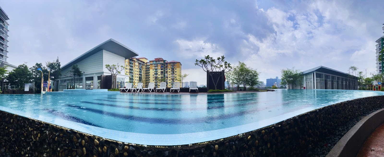 D'Pines Condominium gallery image 3