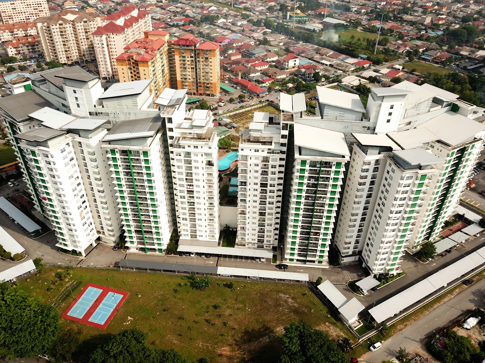 D'Pines Condominium gallery image 2