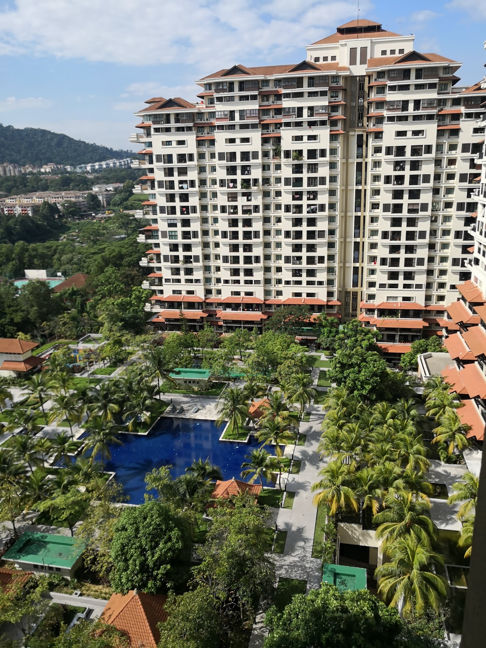 Armanee Condominium gallery image 2