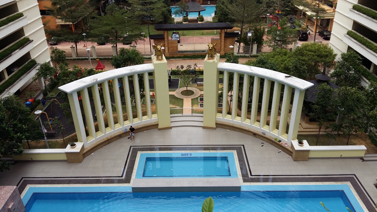 PV 8 Platinum Hill Condominium gallery image 3