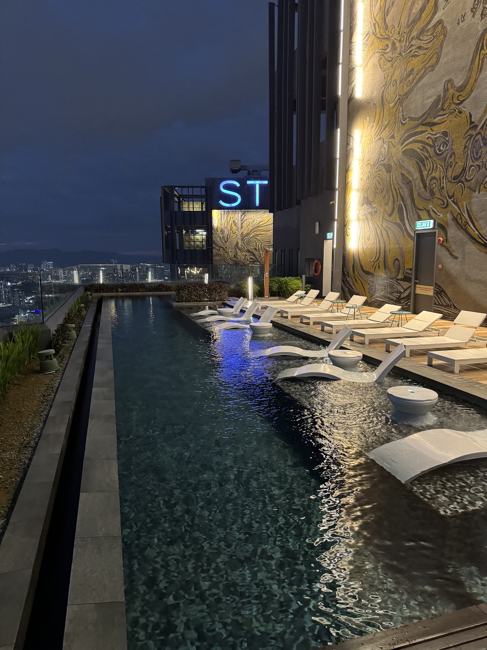 STAR RESIDENCES TWO gallery image 3