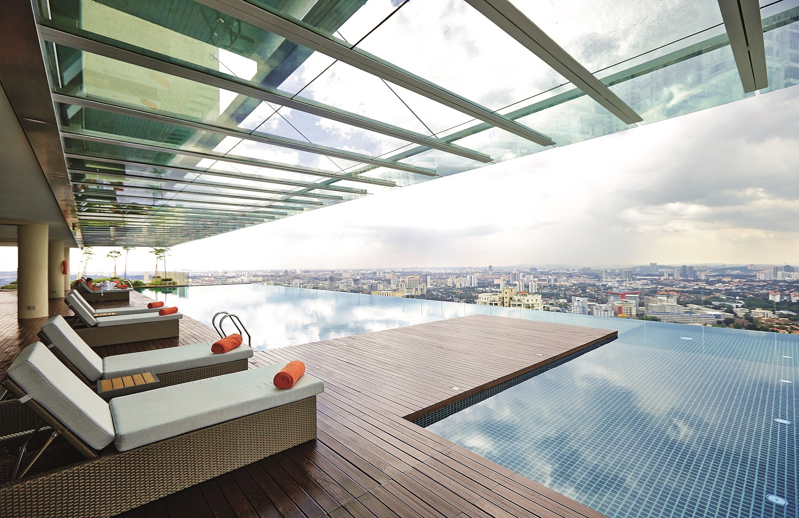 Invito Suites gallery image 2
