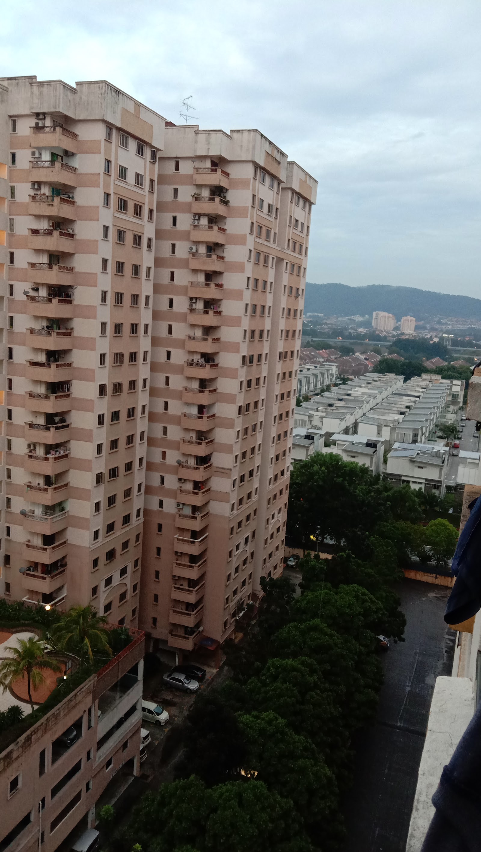 Pelangi Damansara Condominium - Block F gallery image 2
