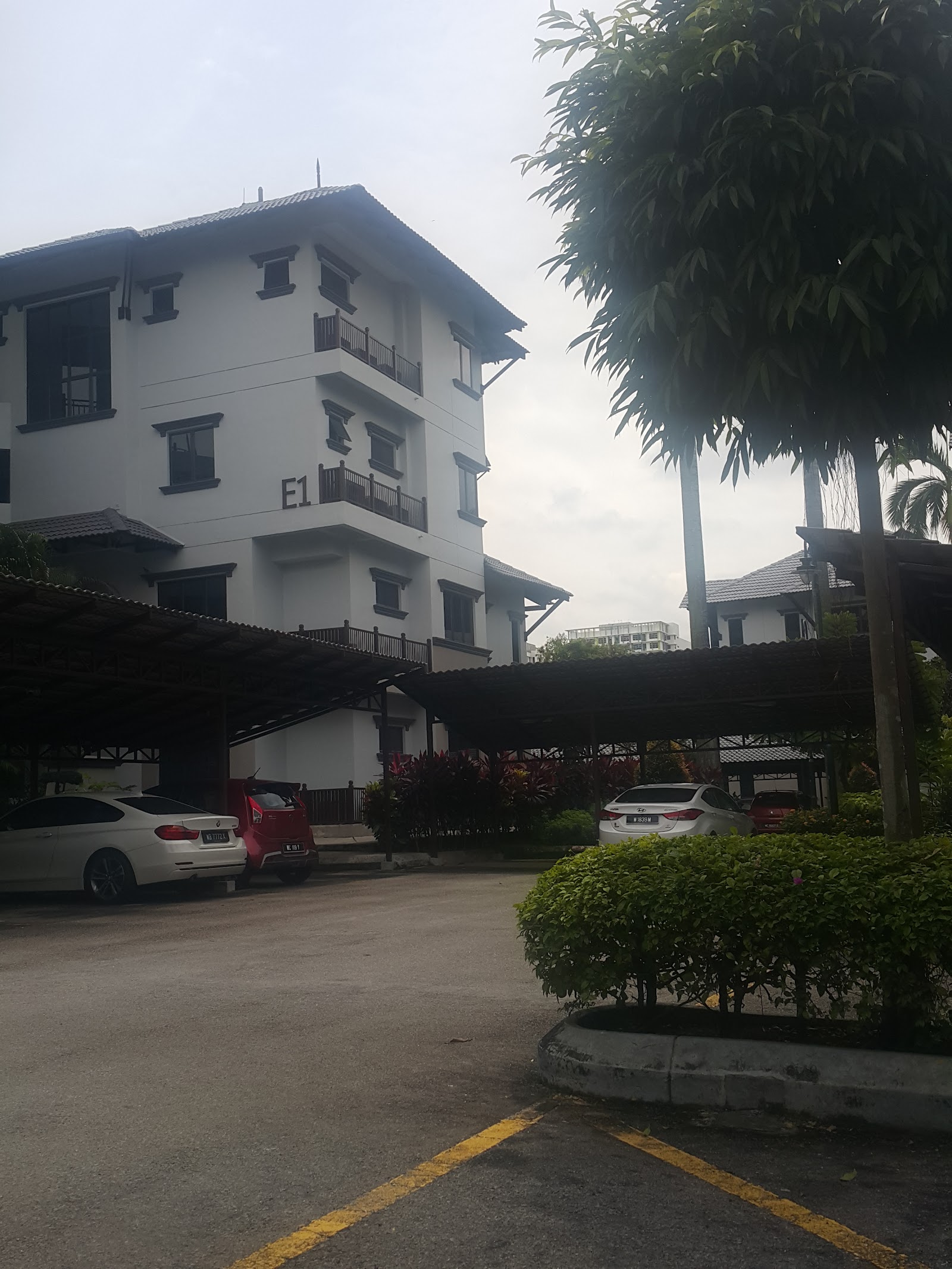 D'Melor Condominium gallery image 4