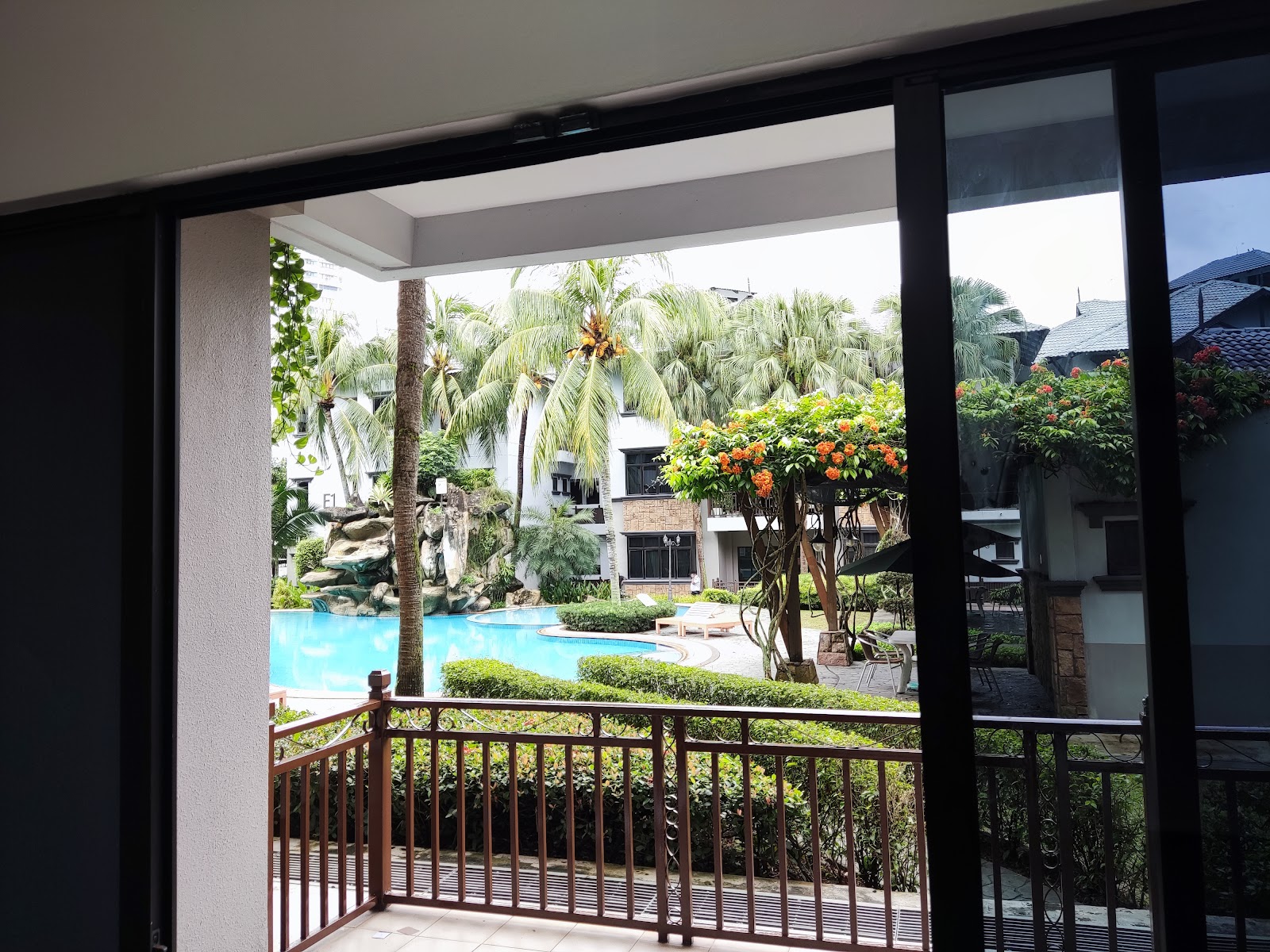 D'Melor Condominium gallery image 3