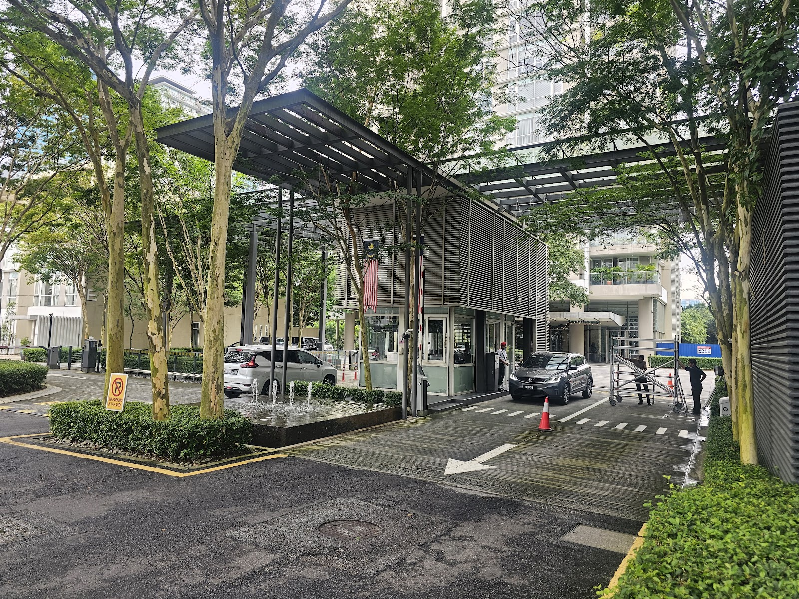 One Menerung Condominium gallery image 2