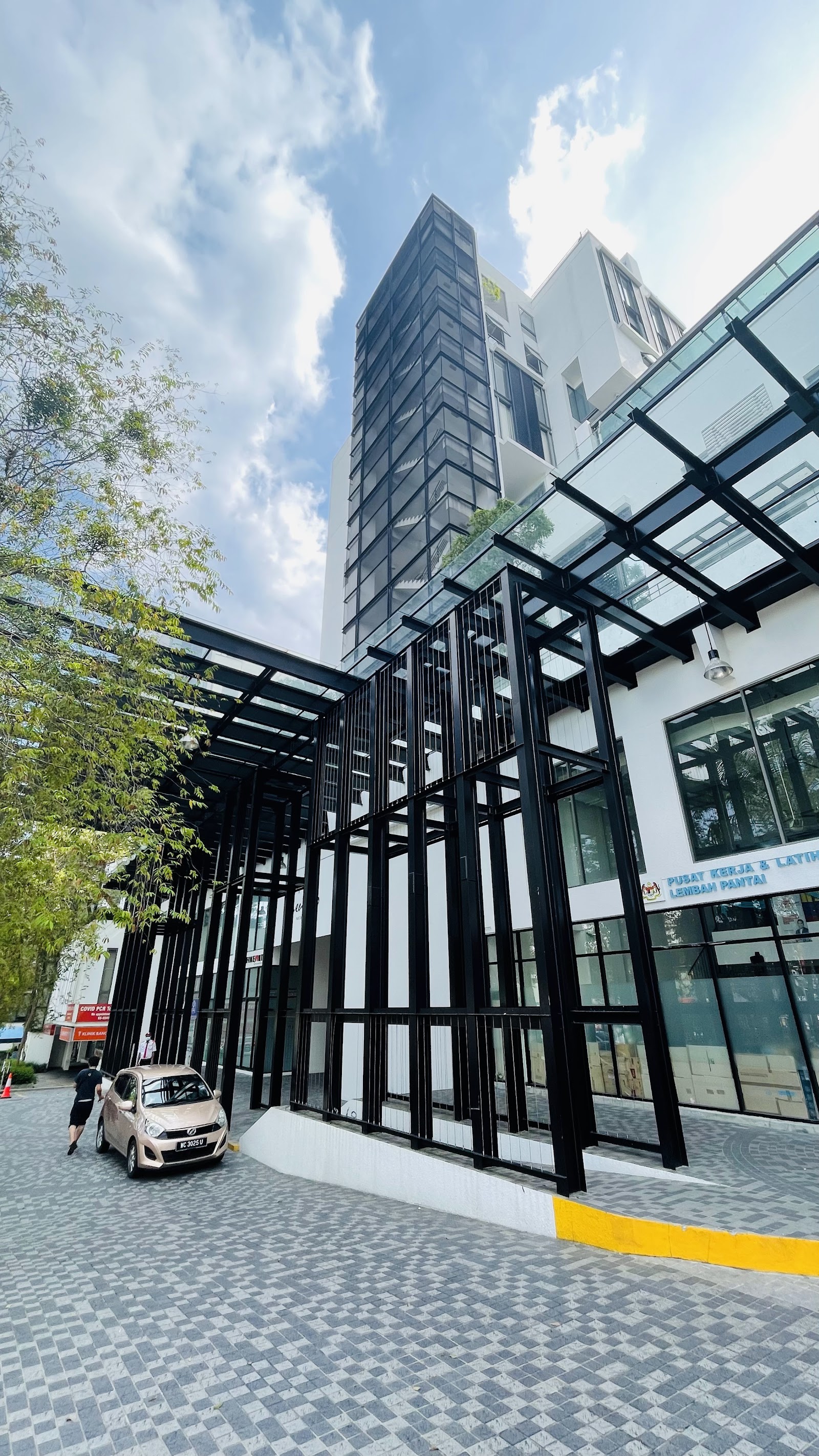 Centrio Pantai Hillpark gallery image 2