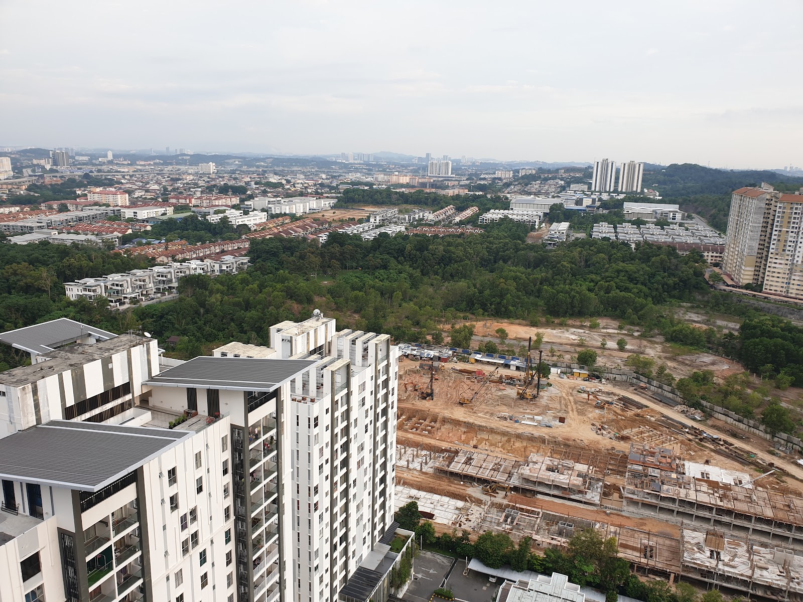 City of Green Condominium gallery image 4